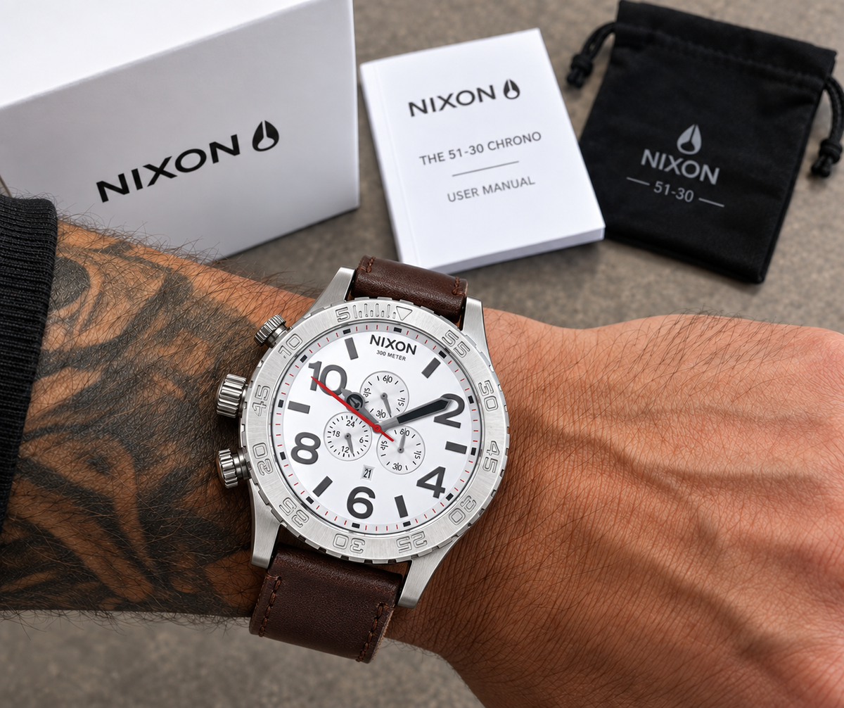 Nixon 51-30 Chrono in Silver White Brown — dial detail